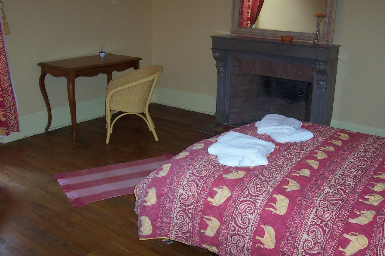 Chateau Champigny Bed & Breakfast Maillet  Room photo