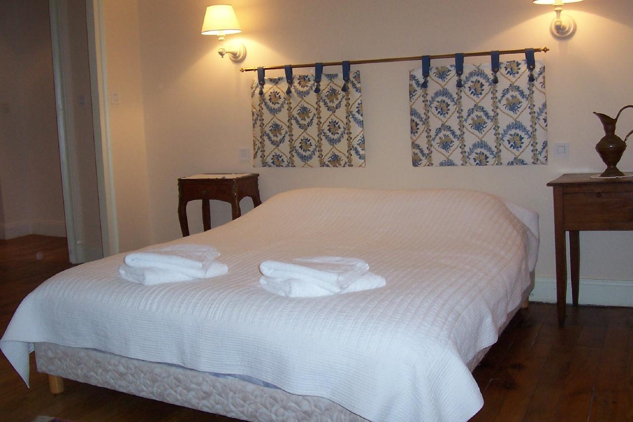 Chateau Champigny Bed & Breakfast Maillet  Room photo