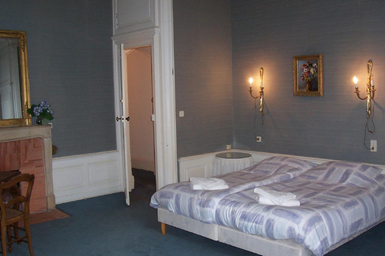 Chateau Champigny Bed & Breakfast Maillet  Room photo