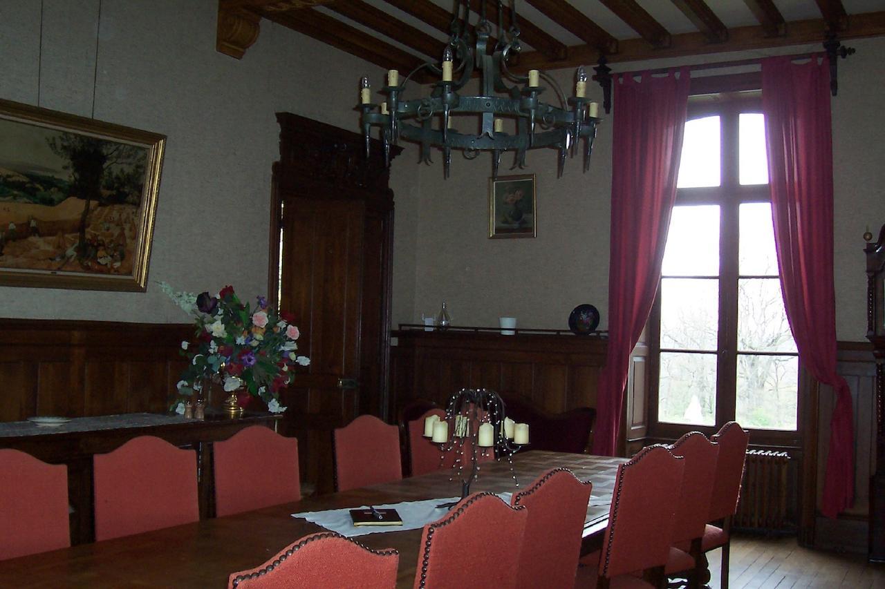 Chateau Champigny Bed & Breakfast Maillet  Exterior photo
