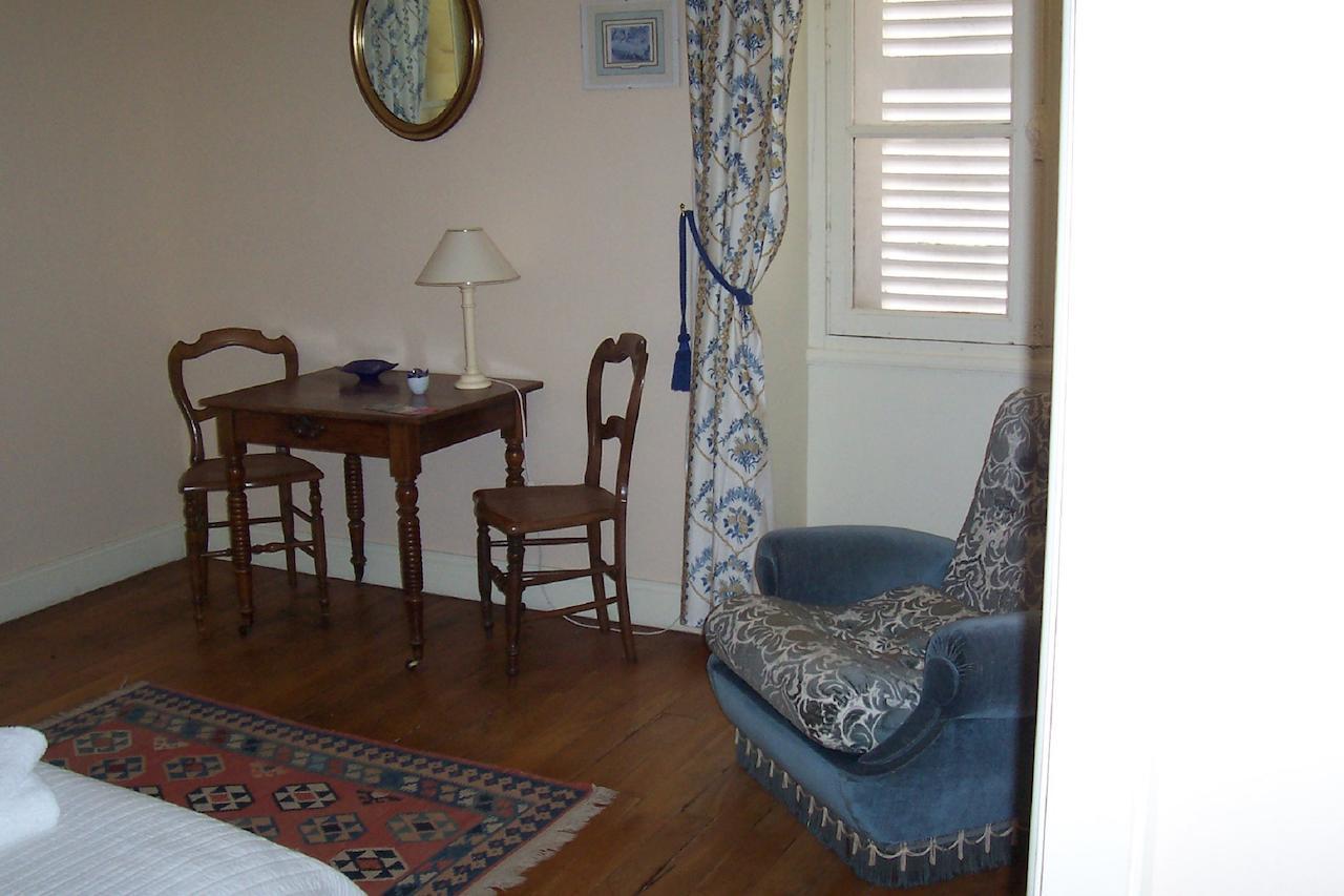 Chateau Champigny Bed & Breakfast Maillet  Room photo