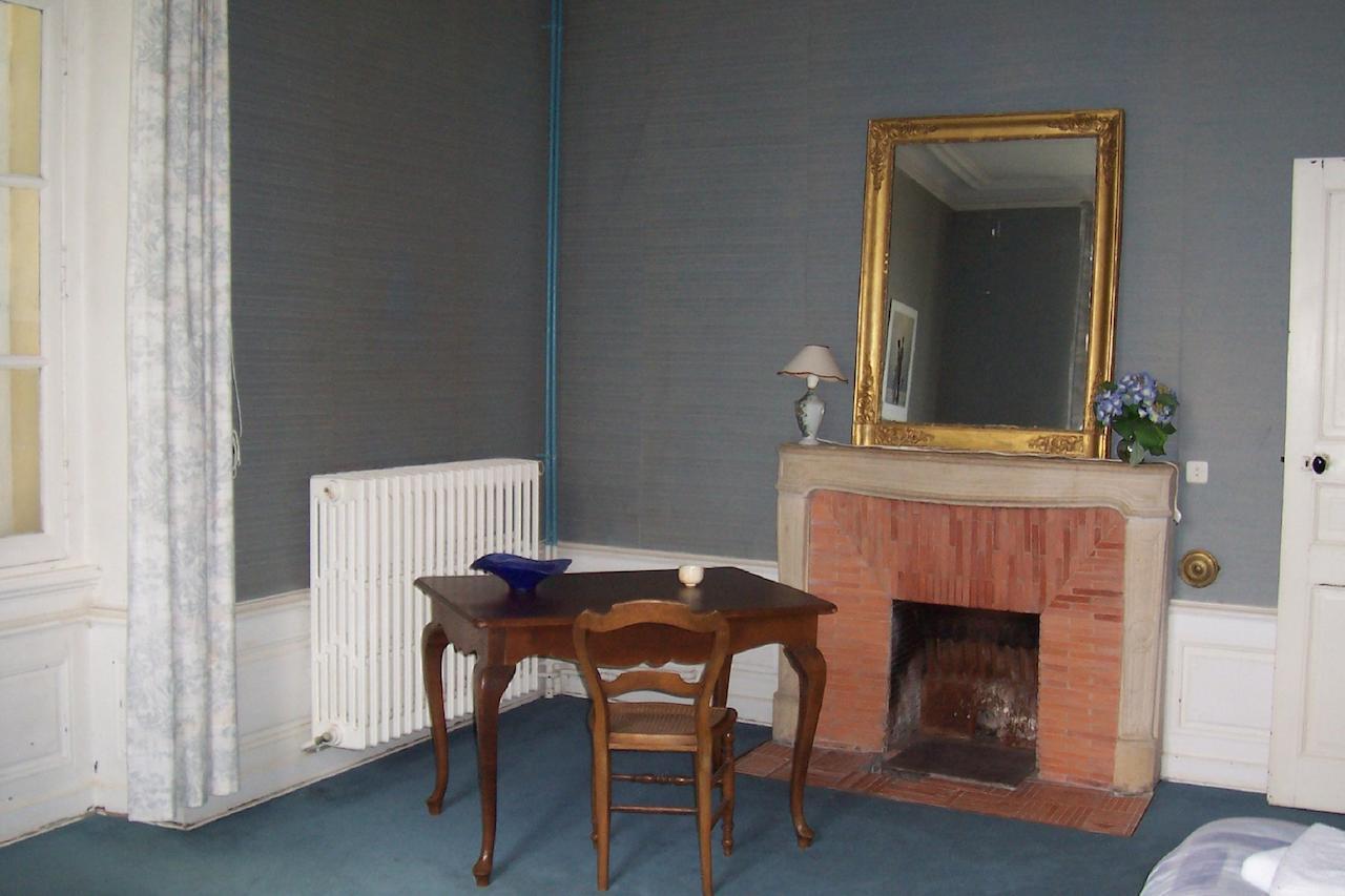 Chateau Champigny Bed & Breakfast Maillet  Room photo