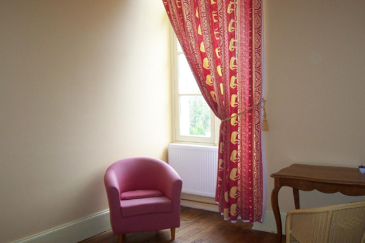 Chateau Champigny Bed & Breakfast Maillet  Room photo
